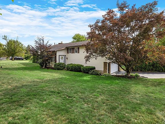 4th image of 100 Eden Roc Cir