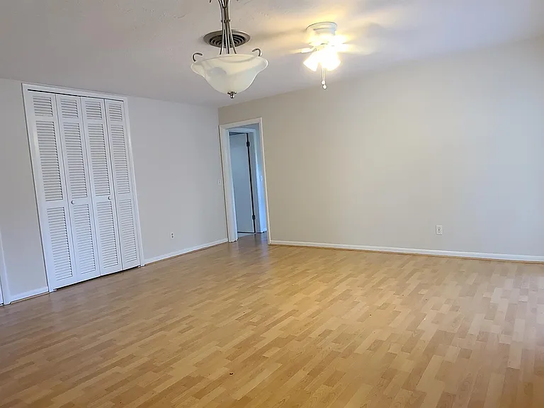 1329 Fairfield Dr — Photo 2