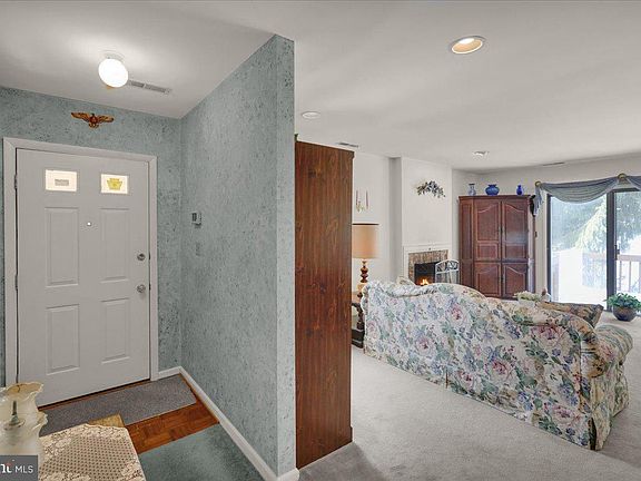 3rd image of 12 Muirfield Dr