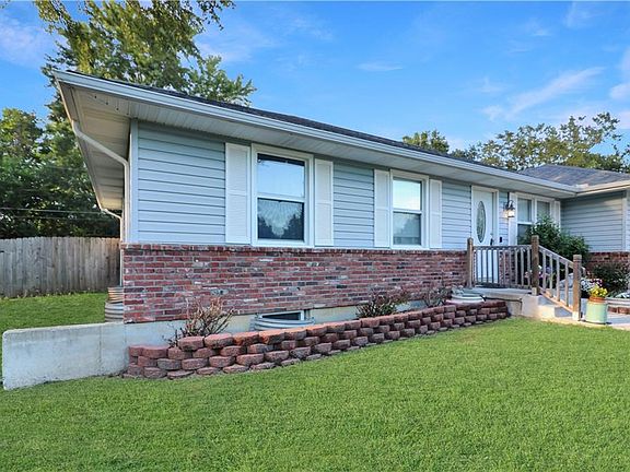 2nd image of 926 Ridge Dr