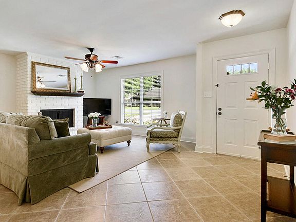 3rd image of 410 Breton Dr