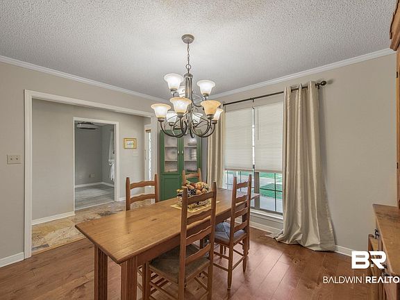 3rd image of 2802 Pine Ridge Dr