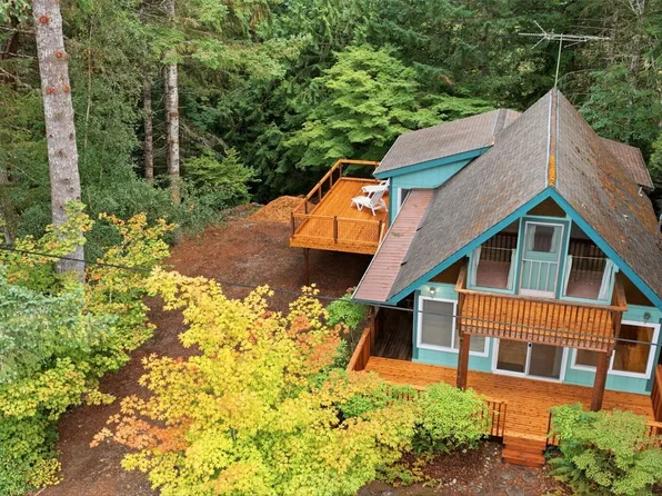 720 E Creekside Drive, Belfair, WA 98528