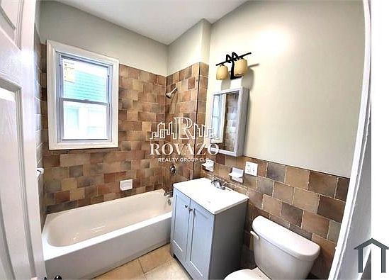 2nd image of 285 Schley St Floor 2