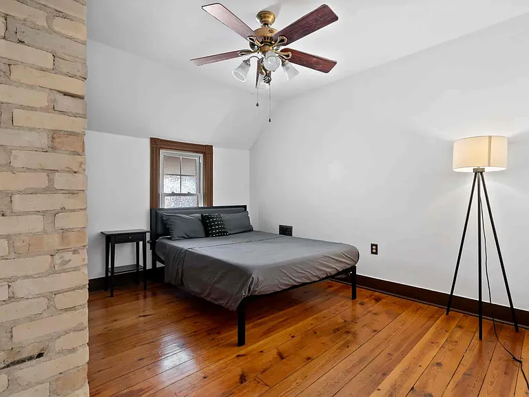 502 W 8th St — Photo 17