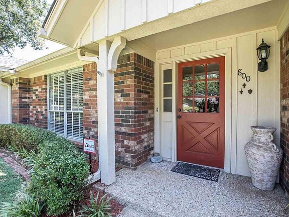 3rd image of 800 Top Hill Dr