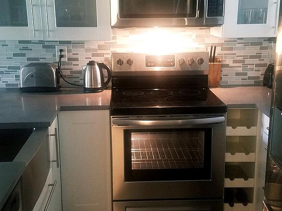 self cleaning oven and built-in wine rack