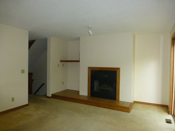 2nd image of 87 Dunvegan Woods Drive #87