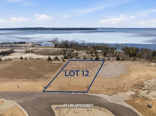 12 Quarry Bluff Ct, Sturgeon Bay, WI 54235