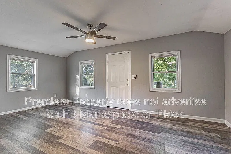 2 bed, 1.0 bath, 900 sqft, $1,150 — Photo 2
