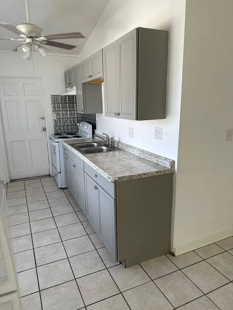MP-Oak Tree Apartments — Photo 1