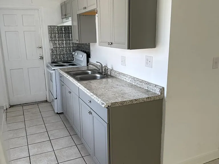 MP-Oak Tree Apartments — Photo 1