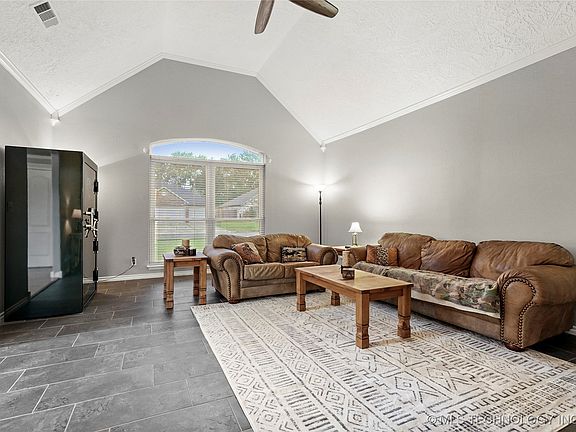 5th image of 8905 N 137th East Ave