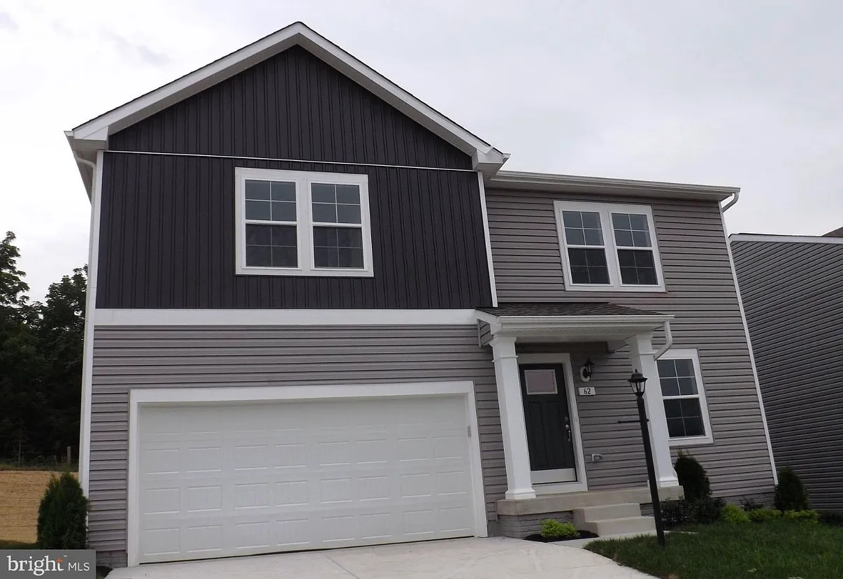 4 bed, 2.5 bath, 2300 sqft, $2,200 — Photo 1