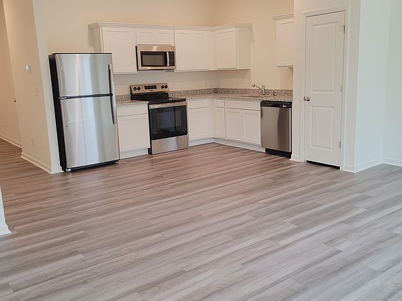 4th image of 1122 Tofino Dr