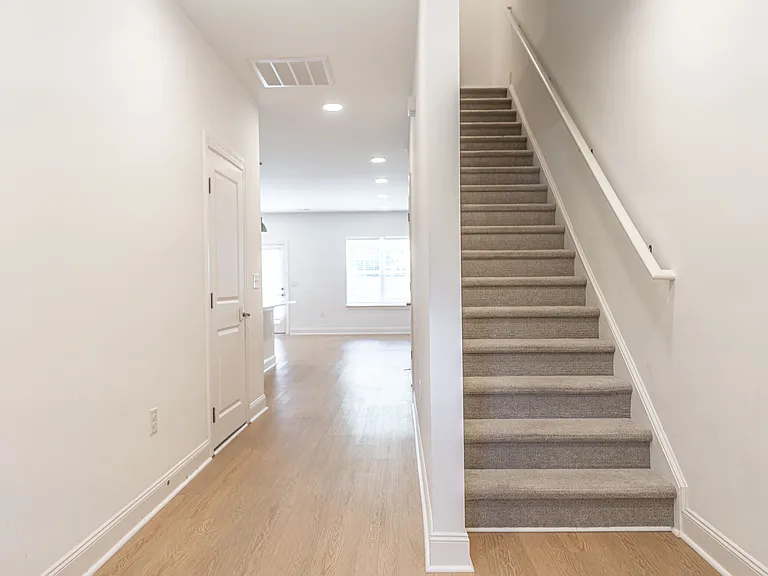 389 James St — Photo 3