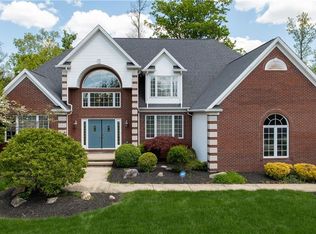 1027 Lancewood Dr, Macedonia, OH 44056