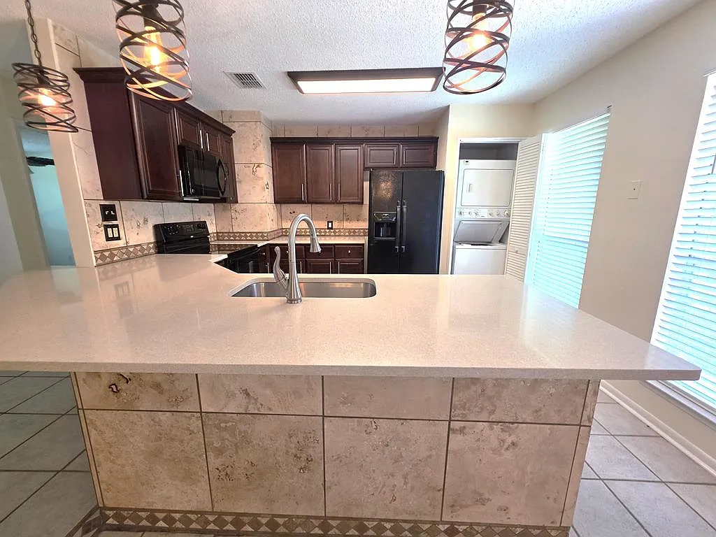 2 bed, 2.0 bath, 1029 sqft, $1,600 — Photo 4