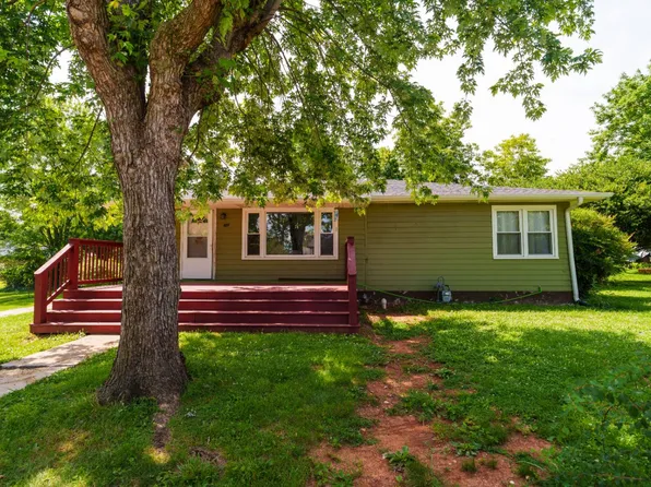 407 W 4th St, Livingston, TN 38570
