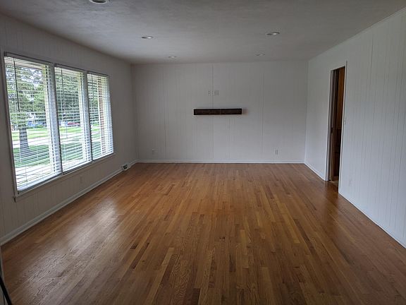 5th image of 906 Parkside Dr