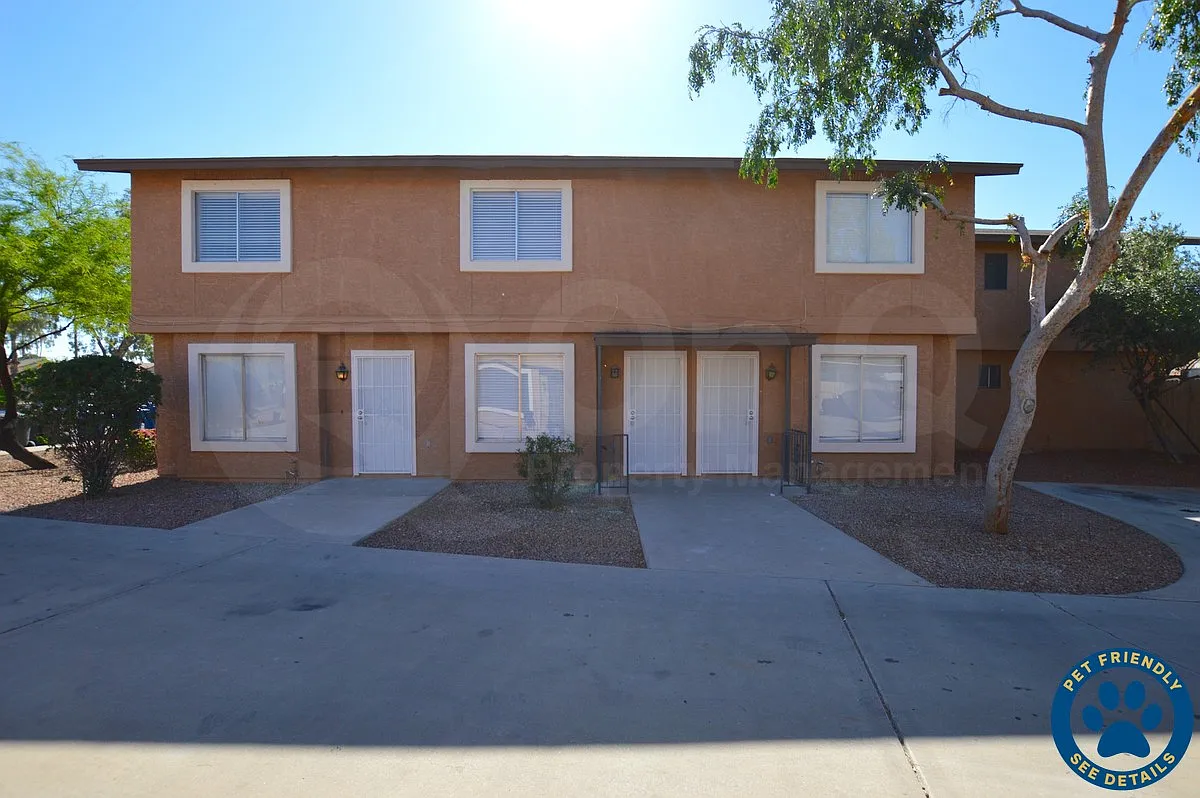 2 bed, 1.5 bath, 922 sqft, $1,449 — Photo 1