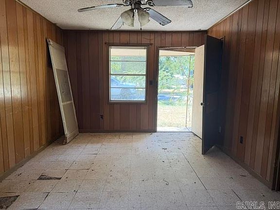 3rd image of 603 E Gibson Ave