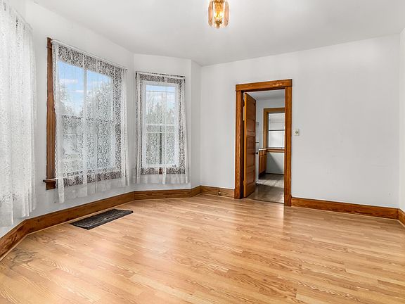 5th image of 518 E Illinois St