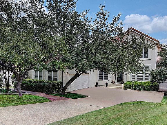 Large Driveway w/ parking