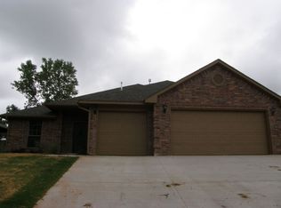 2716 Green Canyon Dr, Edmond, OK 73013