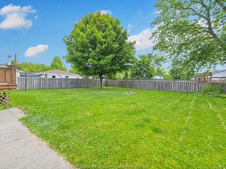 928 Lacasse Blvd — Photo 19