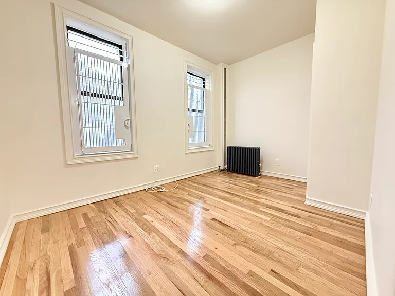 1965 Bergen St #3R — Photo 4
