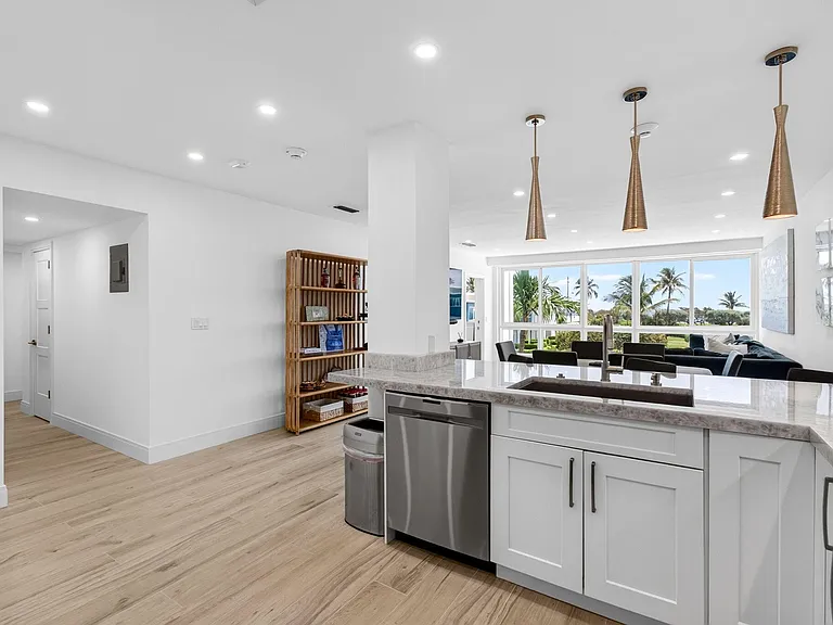 120 N Ocean Blvd #203 — Photo 26