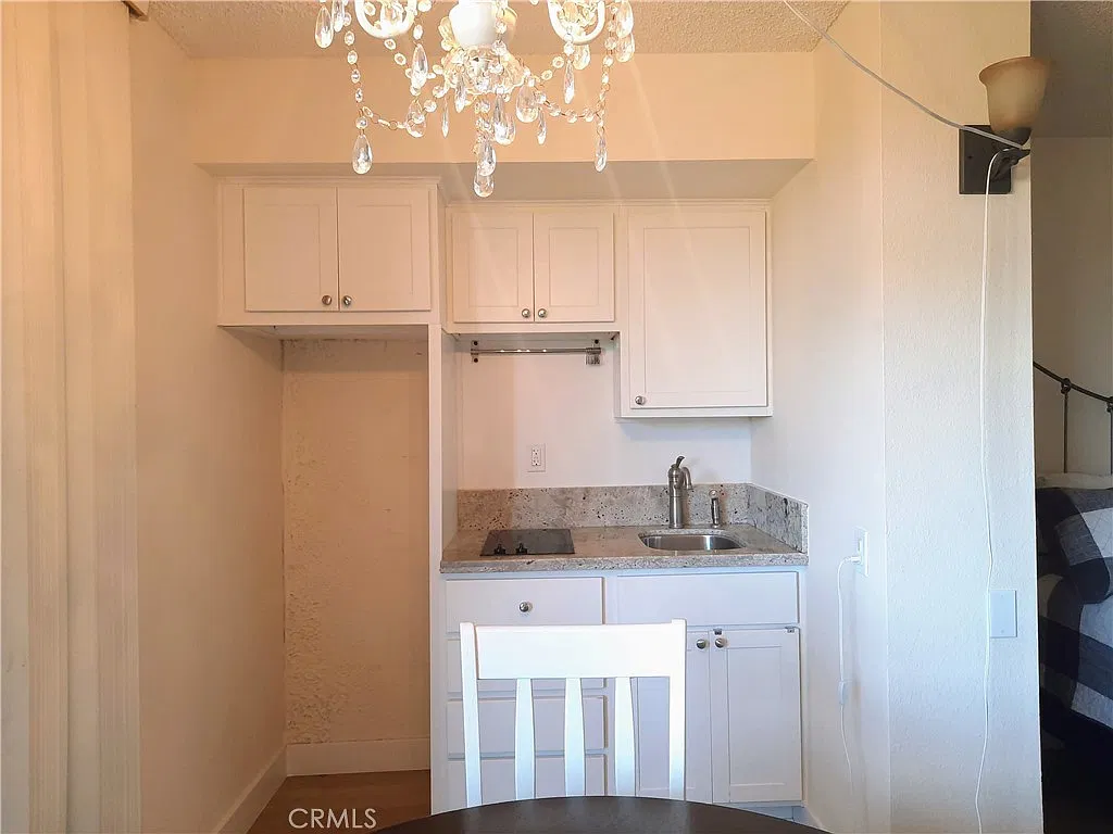 Studio, 500 sqft, $2,900 — Photo 3