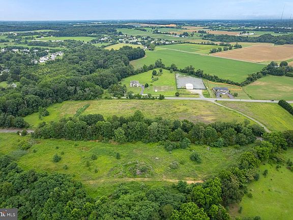 4th image of 555 Woodstown Rd