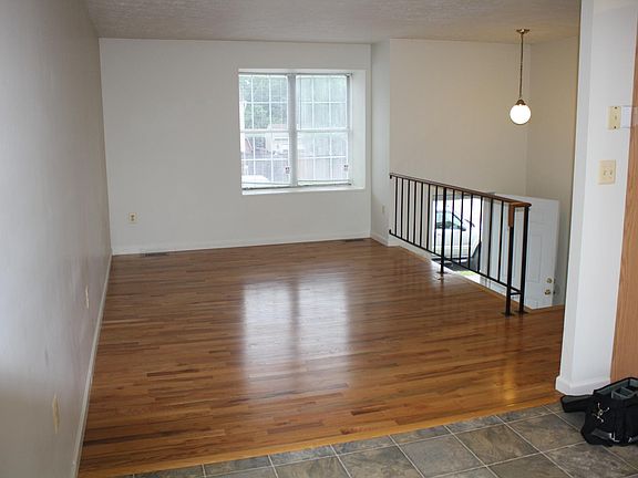 4th image of 735 Winton Ave