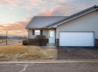 1563 Ponderosa Ln, New Richmond, WI 54017