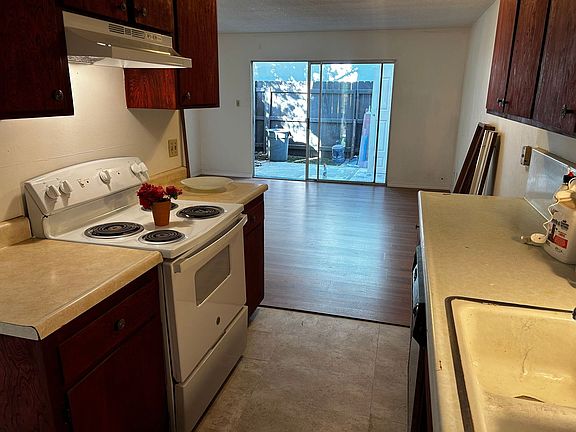 5th image of 1260 Southwood Dr APT A