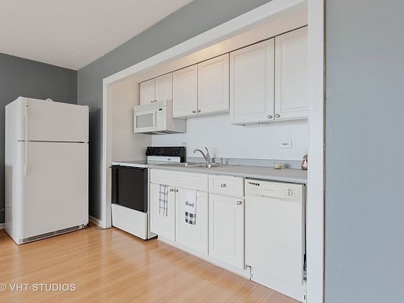4th image of 3100 N Lake Shore Dr APT 1112