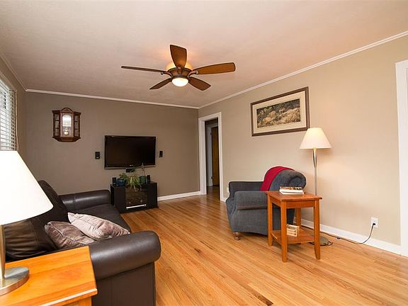 3rd image of 17 Villa Ave