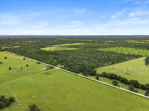 288 Charcoal Rd, Waelder, TX 78959