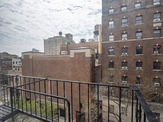 Rented by City Connections Realty | media 9