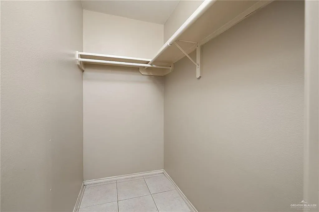 2 bed, 2.0 bath, 2591 sqft, $875 — Photo 4