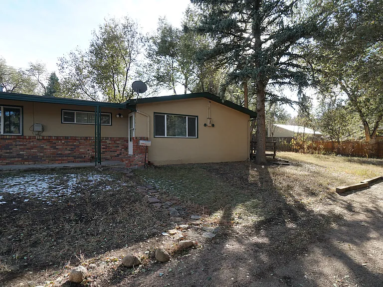 1912 Cascade Ln — Photo 2
