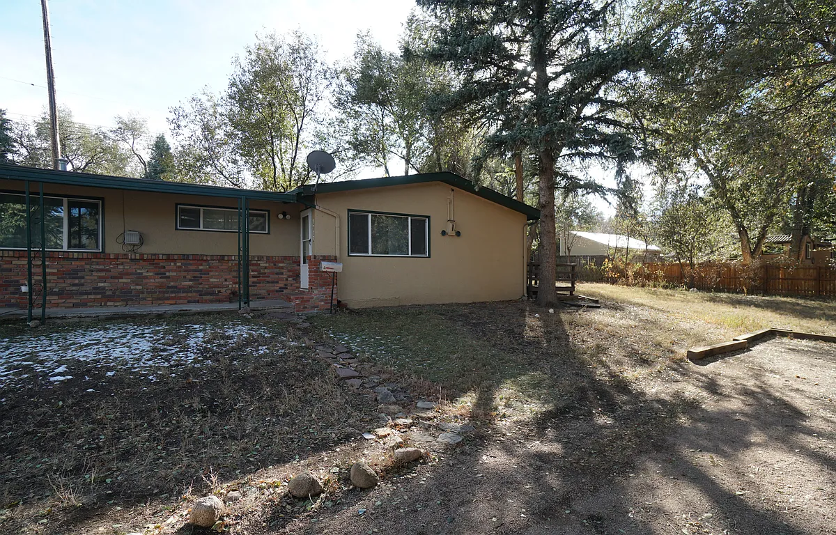 Building Photo - 1912 Cascade Ln