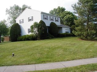 2 Terry Ct, Douglassville, PA 19518