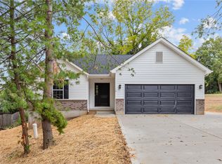 10 Cumberland Ave, Maryland Heights, MO 63043