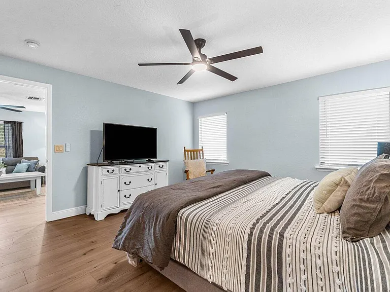 3303 Custer Ave — Photo 24