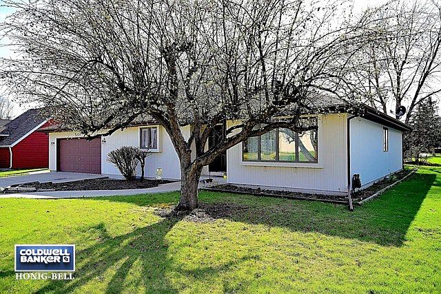 1st image of 1070 N Edgelawn Dr