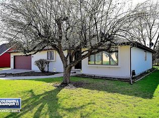 1070 N Edgelawn Dr, Aurora, IL 60506