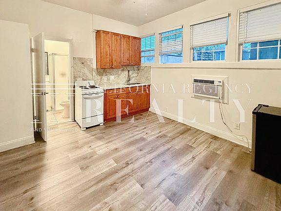 3rd image of 1624 P St APT 8